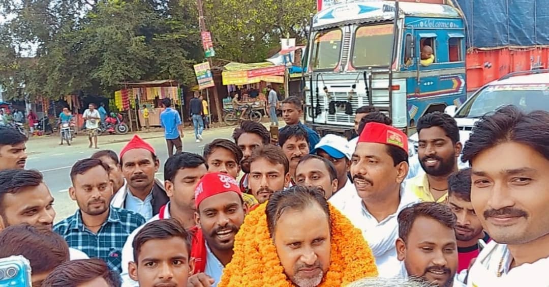 sudhirkumary21's tweet photo. #Kaushambi @samajwadiparty शिक्षकसभा प्रदेश अध्यक्ष MLC मान सिंह यादव जी का स्वागत कियागया स्वागत मे युवजन सभा प्रदेश सचिव @udhavshyamYada1 जी एवं अनवार अहमद खान जी के साथबहुत से कार्यकर्त्ता साथियो ने स्वागतकिया 
@digvijaysinghd9 @RamkaranNirmal @Aditiyadav52500 @NareshUttamSP https://t.co/L6NvQQyyOV