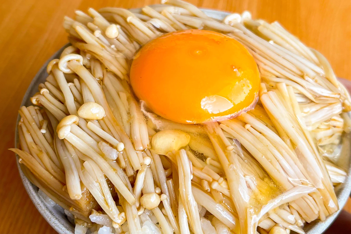 あっという間にご飯がなくなっちゃう？簡単2ステップで作れる「えのき」レシピ！