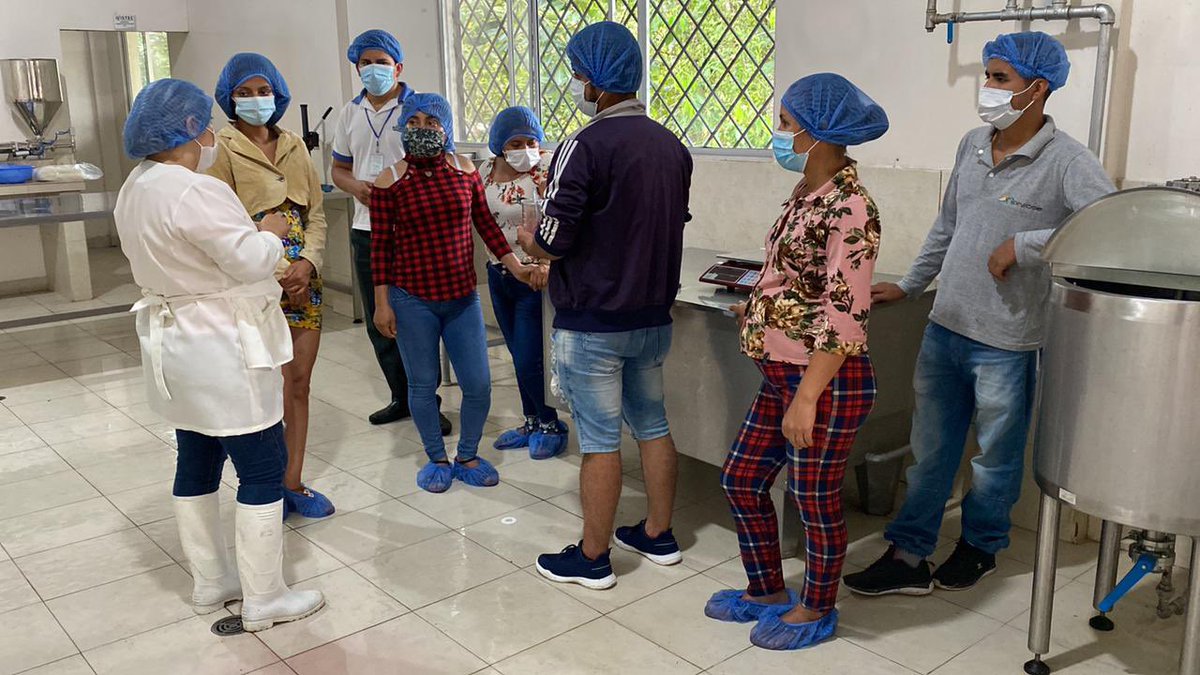 mbaquer's tweet photo. #ProyectoSelloAFC Equipo técnico del Instituto Superior Tecnológico CRECERMAS - ISTEC capacita a 20 promotores comerciales en poscosecha y conservación de frutas en su planta de alimentos. @FIEDSprograma @IICAnoticias @IICAEcuador @AgriculturaEc @AgrocalidadEC @mne2019 https://t.co/C1nPZGe3ey