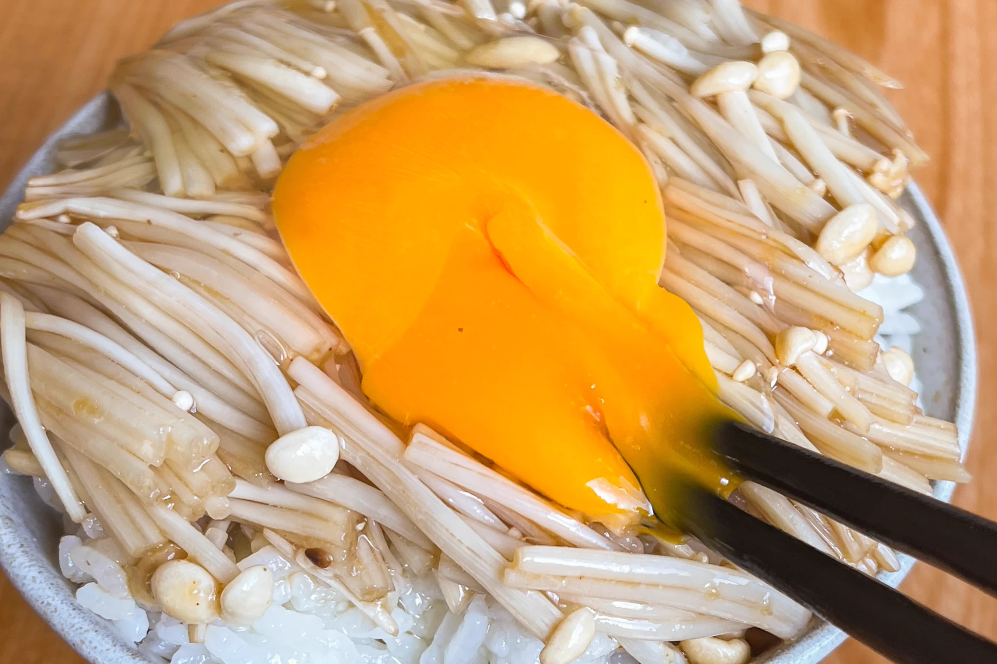 あっという間にご飯がなくなっちゃう？簡単2ステップで作れる「えのき」レシピ！