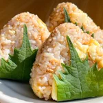 小腹が空いたときにも良さそう!おかか&チーズを使った「おにぎり」レシピ!