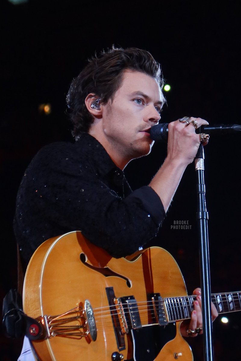 brookephotoedit's tweet photo. Harry Styles (@Harry_Styles)
Love On Tour - Chicago Night 1
#LoveOnTourChicago #LOTChicagoN1 https://t.co/FJtqblIbSn