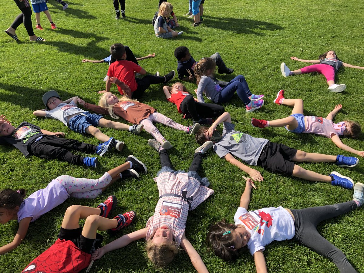 mmefriesenclass's tweet photo. Our Terry Fox run today was a huge success! Thank you to all the organizers and parent volunteers! Bravo Division 22! #peacearchlearns https://t.co/T73BIvdfW0
