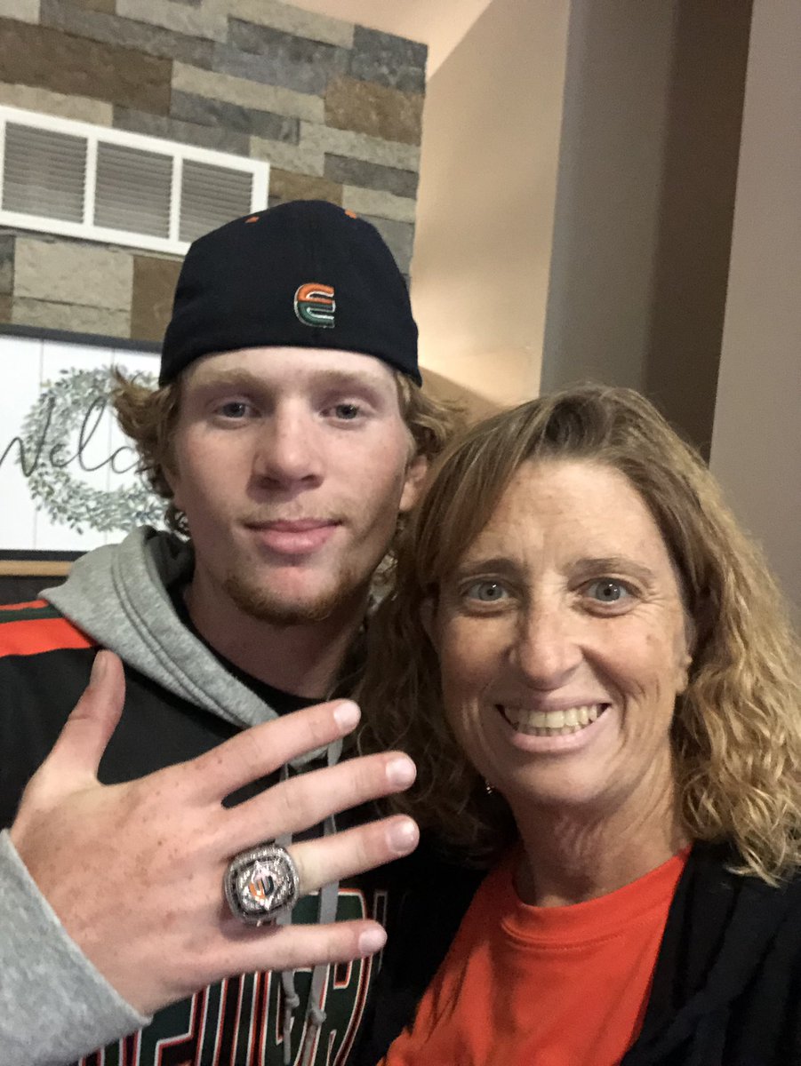 Tina_S1109's tweet photo. State BLING!! https://t.co/T2EKP1KJ5L