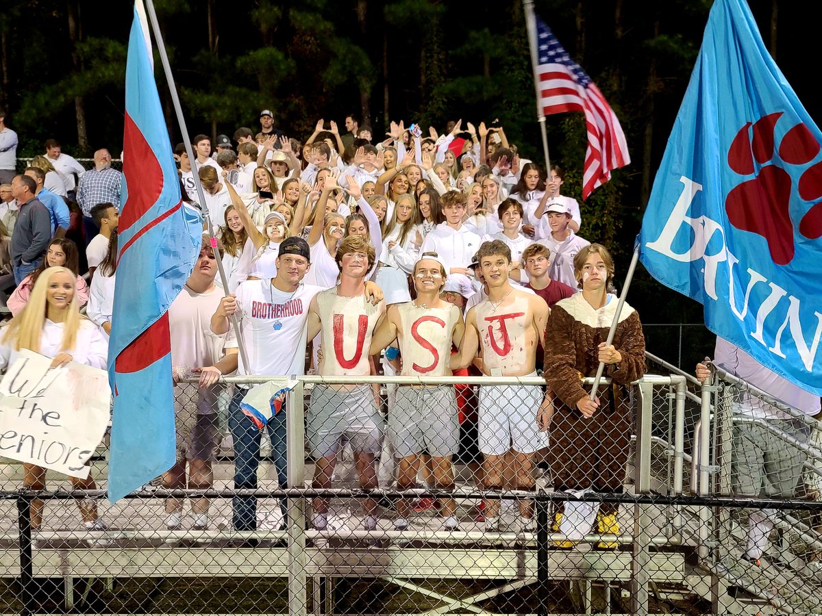 usjupperschool's tweet photo. Huge shoutout to @theraginbruin! They definitely brought the energy tonight. Without a doubt the absolute BEST student section anywhere. https://t.co/RFfGckmmys
