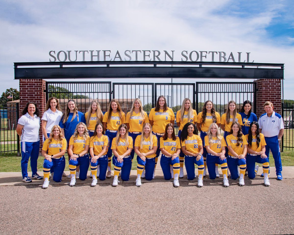 Ladies and Gentlemen, your 2021-2022 Savage Storm Softball Team!!!!