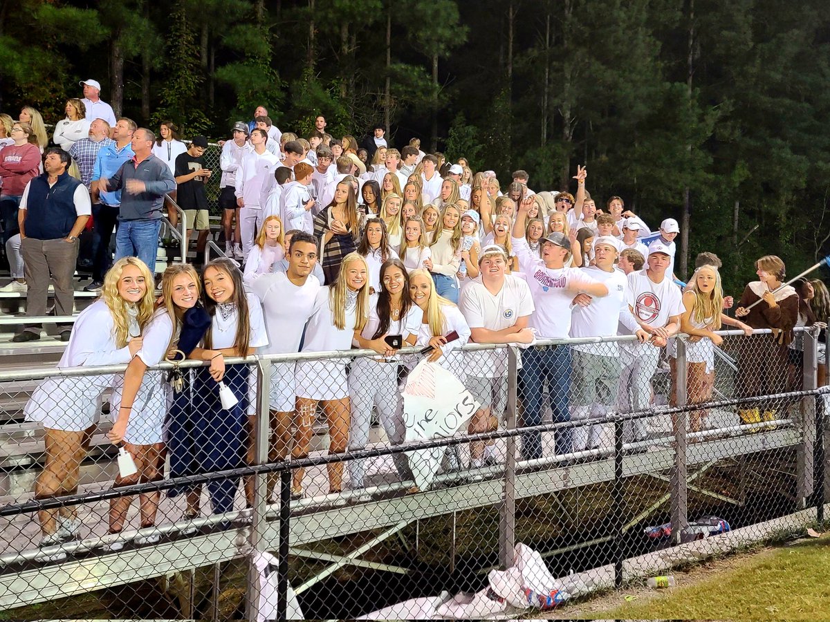 usjupperschool's tweet photo. Huge shoutout to @theraginbruin! They definitely brought the energy tonight. Without a doubt the absolute BEST student section anywhere. https://t.co/RFfGckmmys