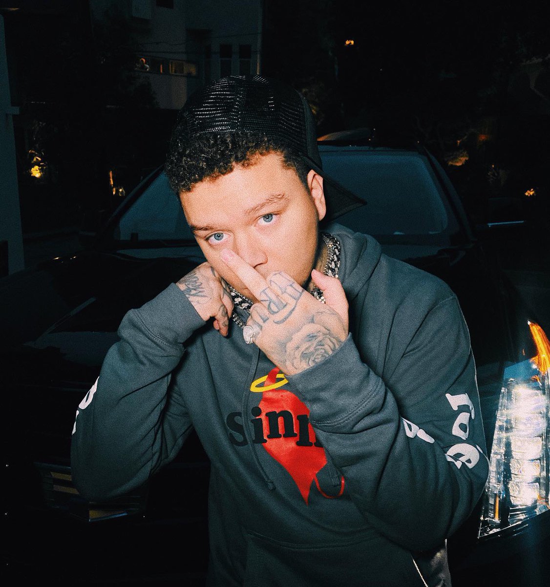 PHORAONE's tweet image. every saint has a past,
every sinner has a future..