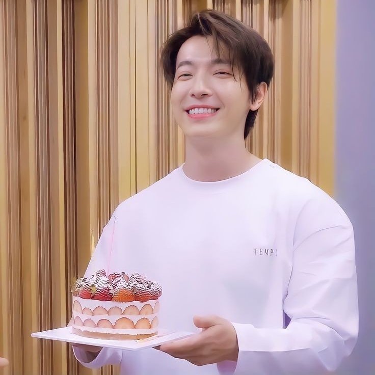 DONGHAE. tweet media