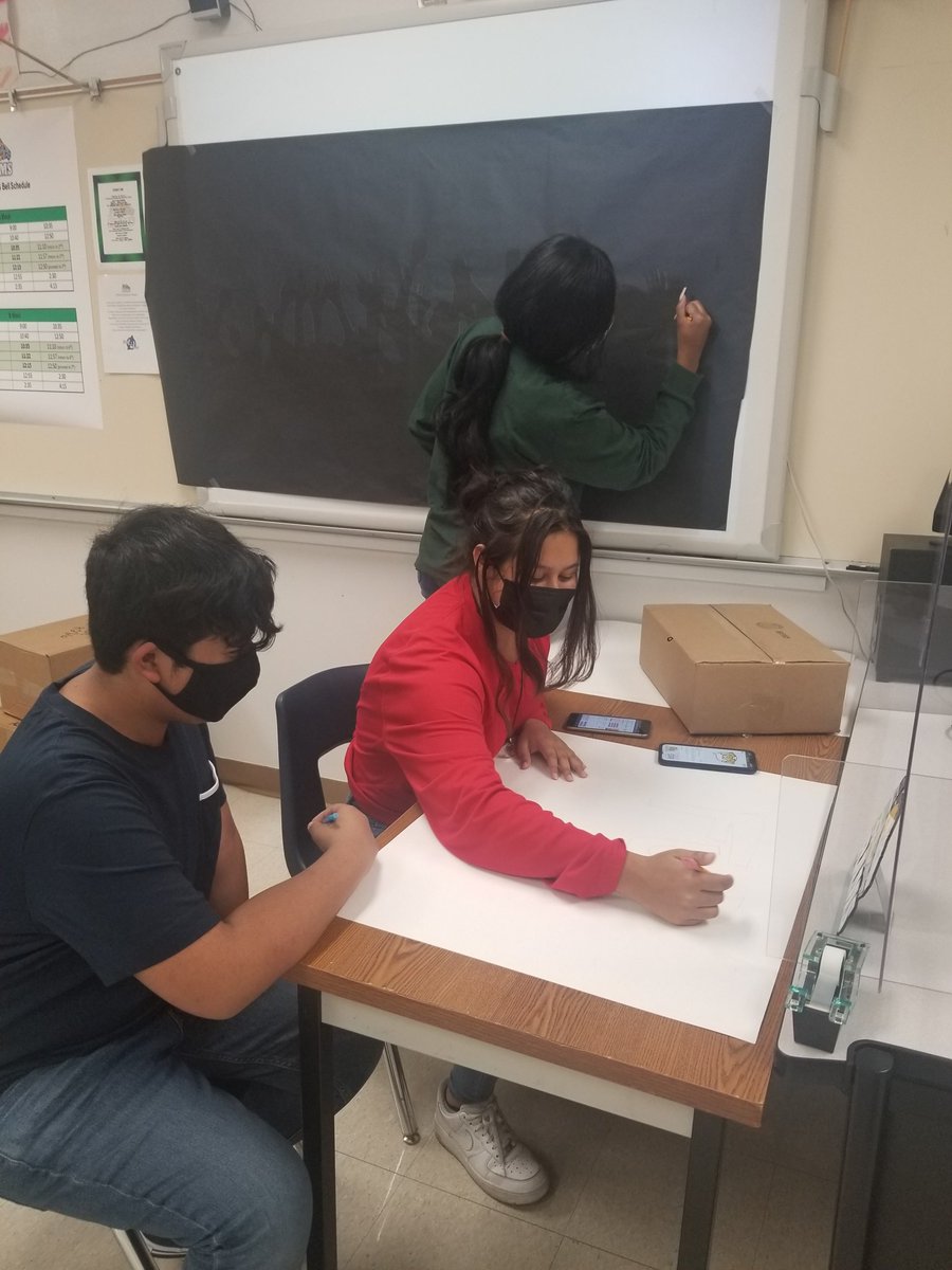 aligalv's tweet photo. #MHSSA Montwood Students eagerly decorate our halls as we get ready for next week, Homecoming and Festivities! Join us Wed, Sept 29th, for a Parade n Carnival Fun! 5:30-9 pm.@SISD @2022_mhs @MontwoodHS. #RAMCHELLA2021 https://t.co/mLCTxPnLFC