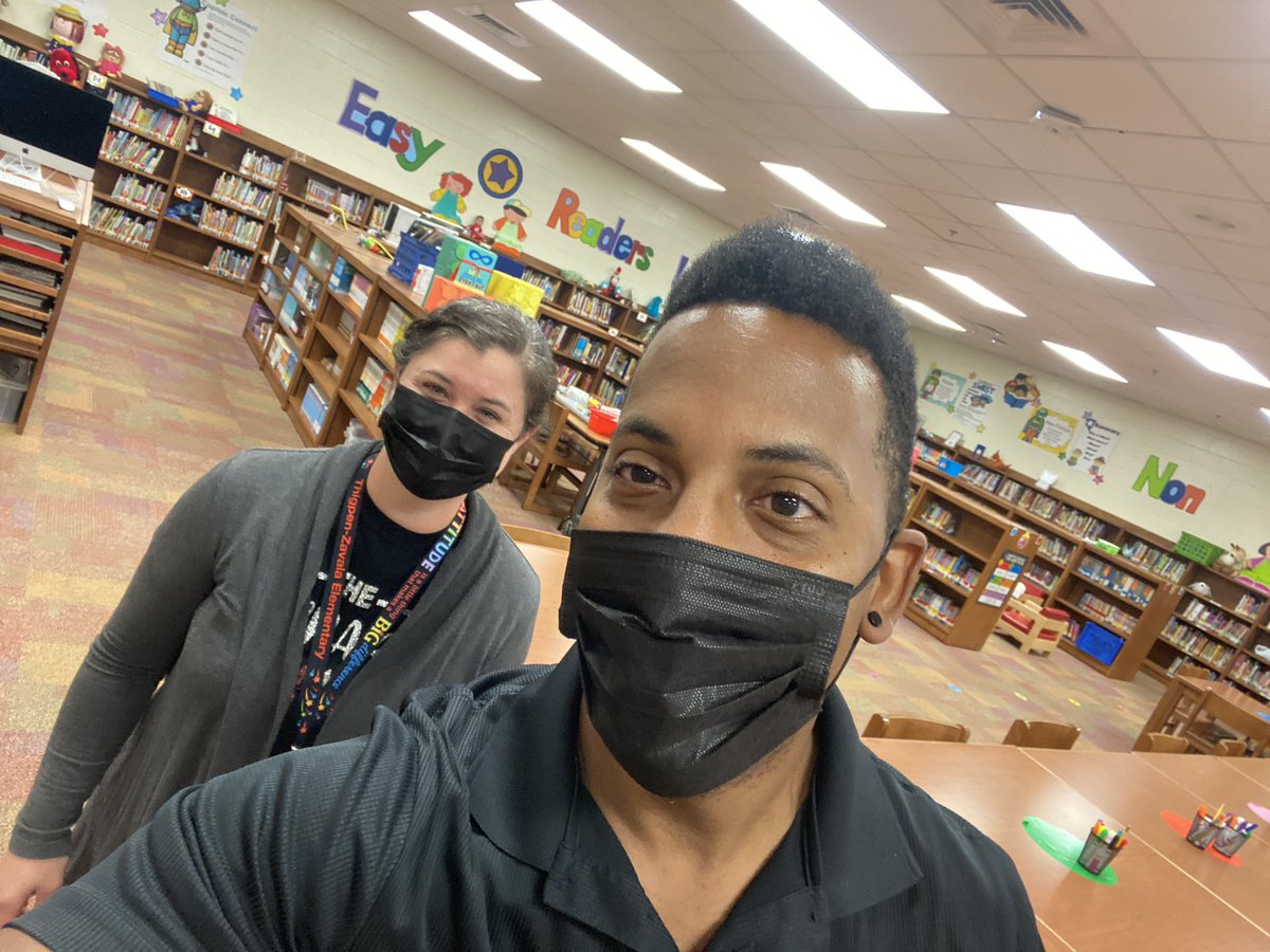 jamesvarlack's tweet photo. Had a great time sharing and connecting with the coolest @McAllenISD birds around @tzhawks Great giving some hybrid tips and showcasing @PearDeck 🙌🏽💯🔥👏🏽💻🍐@McAllenISD @annvega @rfluegel @gosand2 @sparkle311 #mcallenisdtech #techmeoutmisd @yRodriguez401 @TZHawkLibrary https://t.co/K19DtdXZcp