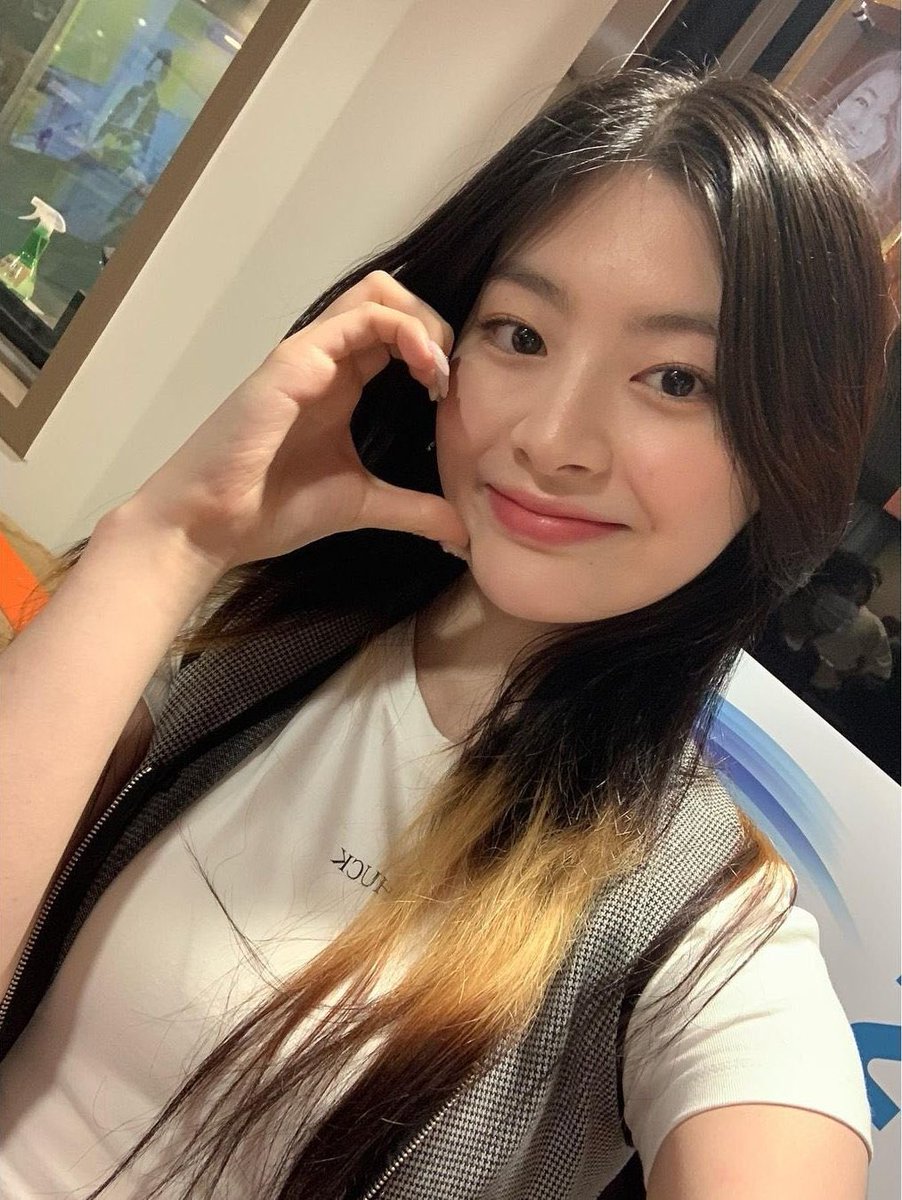 seeunile's tweet photo. blossoming cherry_lady is here! dolled up in an all white cozy shirt, posing for the camera after one merry occasion inside wendy senior’s youngstreet radio. such a fun time to be spent in here along with the most talented senior of all! and to come back again is a pleasure. ʚĭɞ https://t.co/PYiOeKFm76