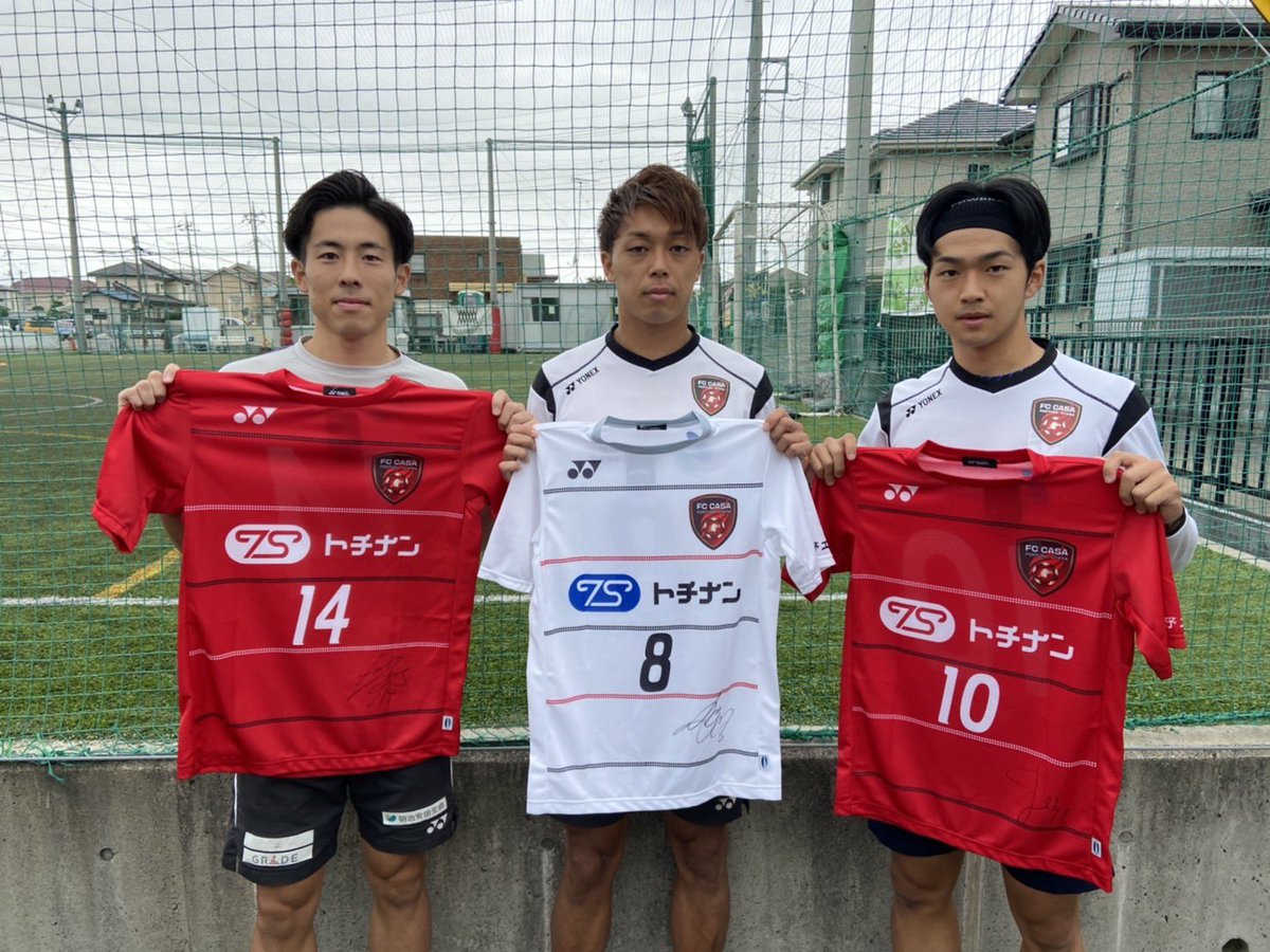 tochinan's tweet photo. FC CASA応援プレゼント企画「2021サポーターユニフォーム」やっと入荷しました!
希望ユニ当選者の方々へ選手たちがサインのサプライズ!
お届けまでもう少しお待ちくださいませ。
#fccasa #小山市 #サッカー #ユニフォーム #ALLforOYAMA #マチを赤くそめよう https://t.co/M5NCUiOJea