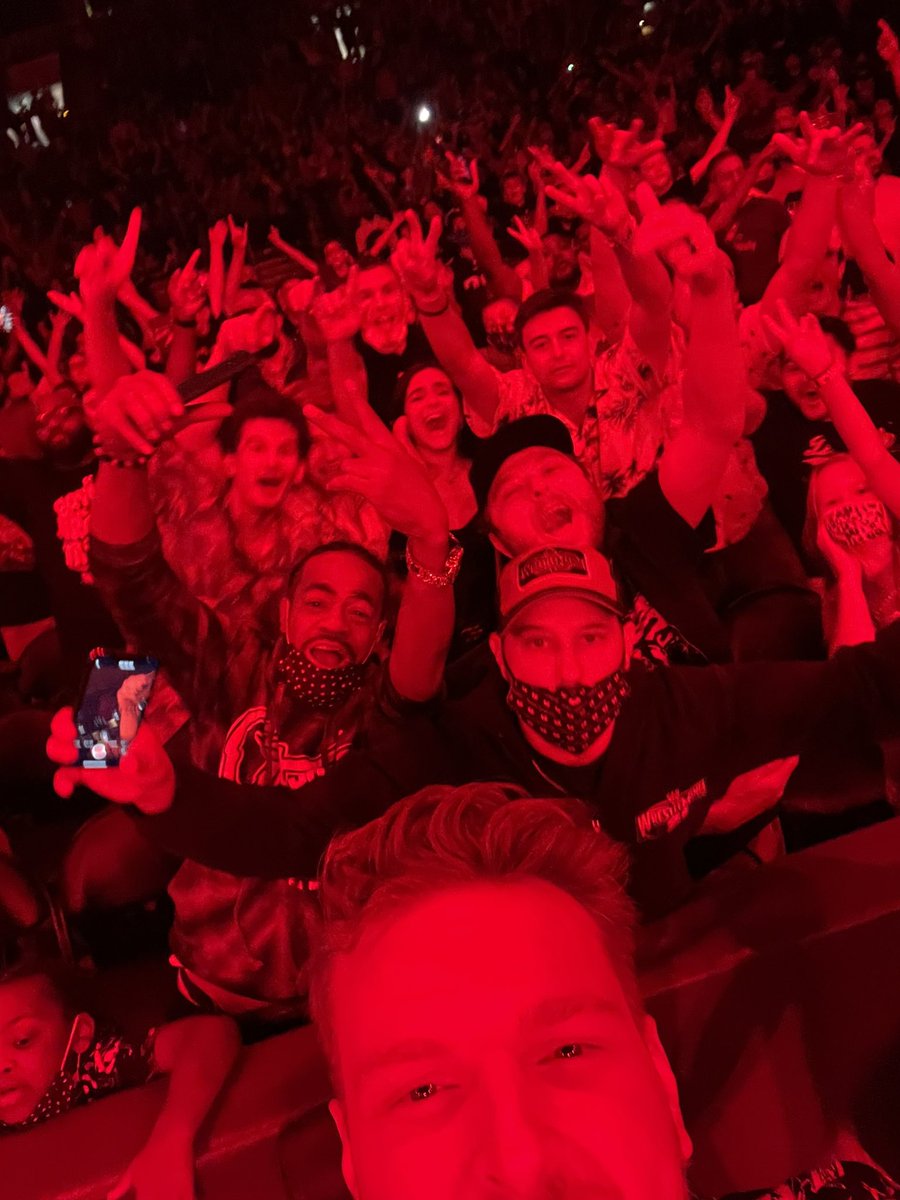 Philly was electric tonight.. this crew behind our table, that I legitimately might’ve busted tonight, was AWESOME..

What a #SmackDAHN. I hope you all have had an incredible evening.

 Cheers