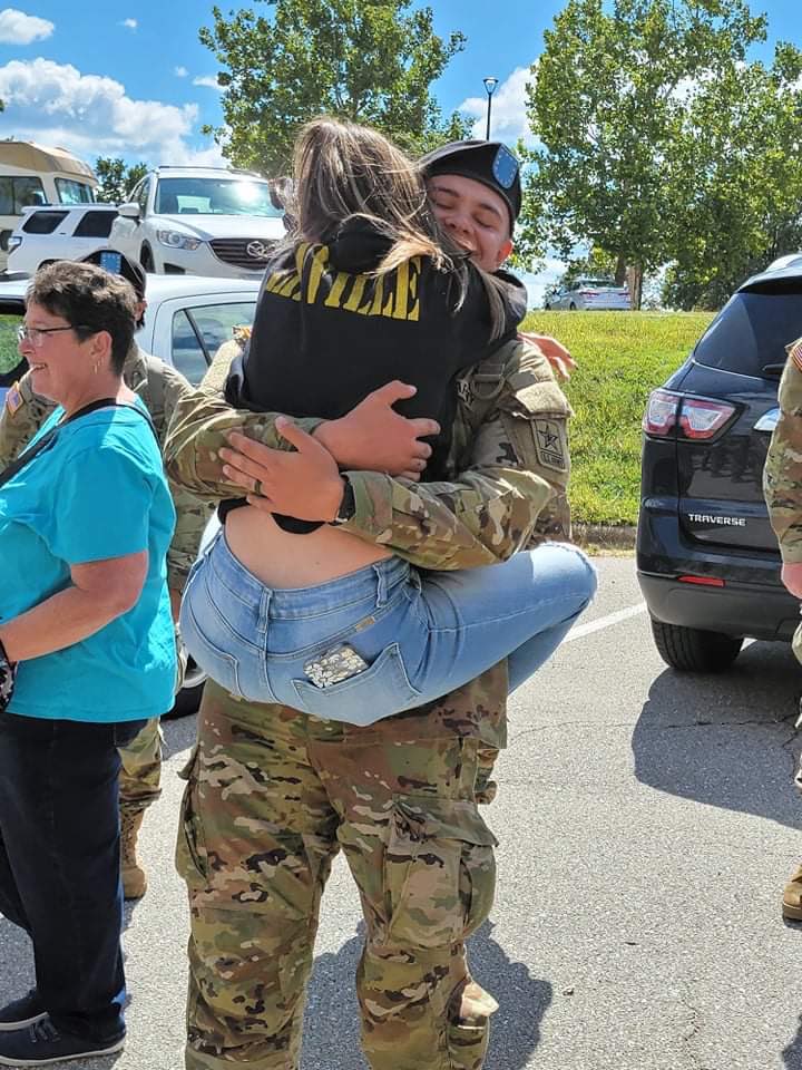 _tia_rose_'s tweet photo. The way he looks at me and how happy he looks when I’m in his arms 🥺🥰 so proud of my soldier!! https://t.co/sctNCY5pkZ