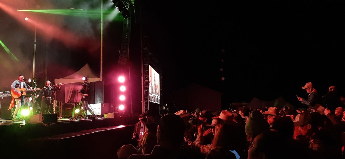 lilielalonde's tweet photo. Oh Live country music ! After 900 days i can say it... i missed you ! @KelsiMayne @JBenoitcountry @MatthsLang @FestCountryLotb
#QuebecCountryFans https://t.co/qHhEhSjJpW