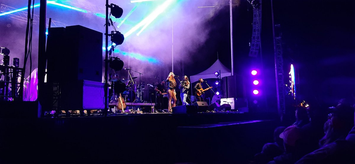 lilielalonde's tweet photo. Oh Live country music ! After 900 days i can say it... i missed you ! @KelsiMayne @JBenoitcountry @MatthsLang @FestCountryLotb
#QuebecCountryFans https://t.co/qHhEhSjJpW