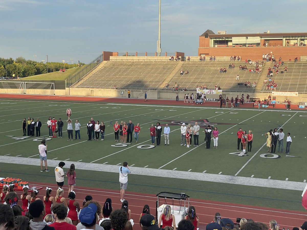CoppellHigh's tweet photo. Homecoming 2021-2022, Congratulations to our Queen 👑 and King 👑, Risa Azim and Charlie Barker! #CHSReset https://t.co/0rnN0pUbih