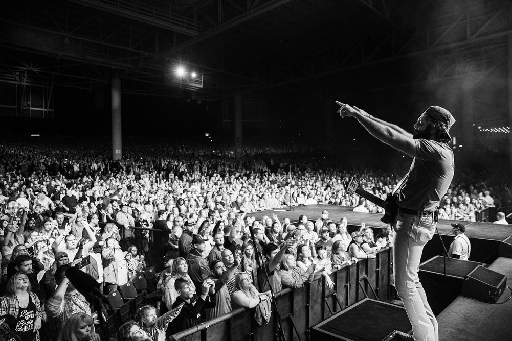 Thomas Rhett tweet media