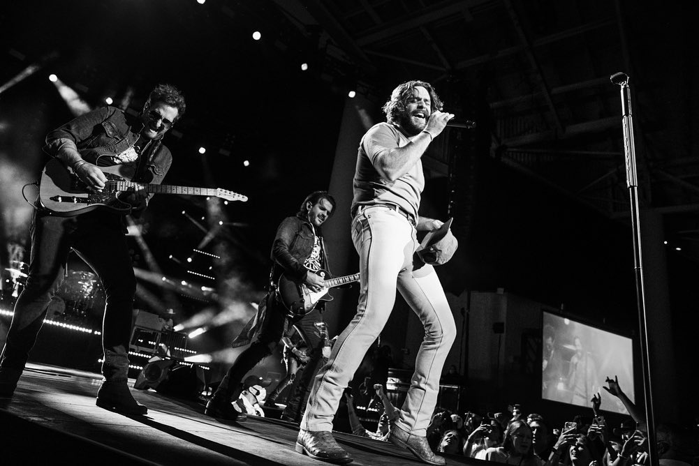 Thomas Rhett tweet media