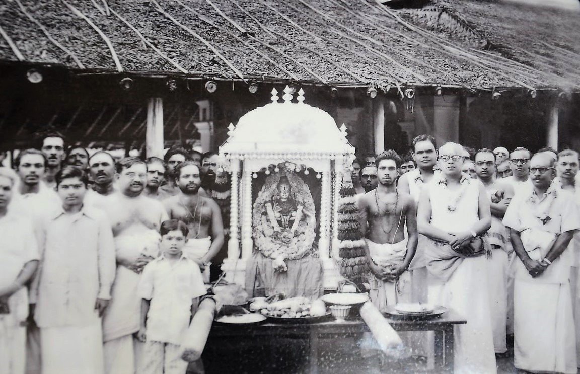 ptrmadurai's tweet image. அரசியலில் நீதிக்கட்சி அமைச்சராக சமூகநீதிக்கான பல திட்டங்கள் கொண்டுவர உழைத்த,பண்பாட்டுத்தளத்தில் பல கோயில்களுக்கு திருப்பணி செய்த,திருவள்ளுவர் கழகம் அமைத்து தமிழ்த்தொண்டாற்றிய பன்முக ஆளுமை. எங்களுக்கு அரசியல் அடையாளம் ஏற்படுத்திய தமிழ்வேள் P.T.ராஜன் அவர்களின் நினைவைப் போற்றுகிறேன்