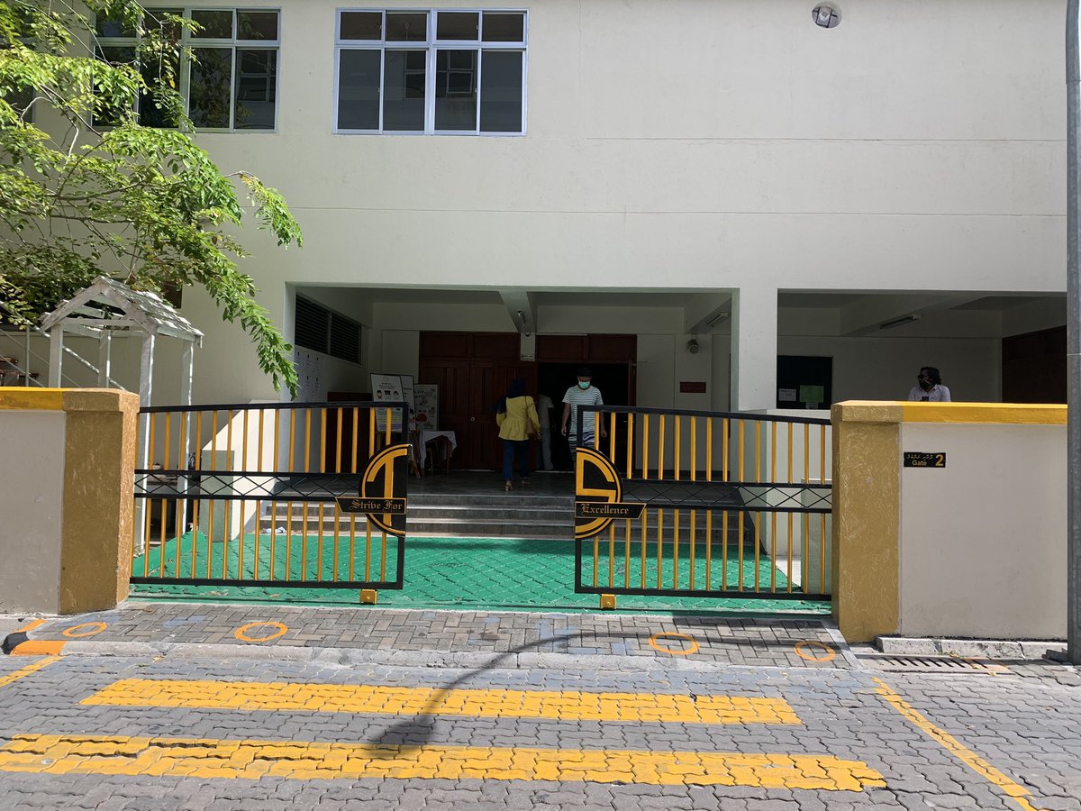 HaathimIbrahim's tweet photo. ދ.މީދޫ ދާއިރާ މާލެ ވޯޓްފޮށި ބެހެއްޓިފައިވަނީ ތާޖުއްދީން ސްކޫލްހޯލް އައި ޖީ އެމް އެޗް ގޯޅި ގޭޓް ނަންބަރު 2 ގައި
ވޯޓްލުން މިހާރު ކުރިޔަށްދަނީ
#MDPGM https://t.co/wKuUm9TON8