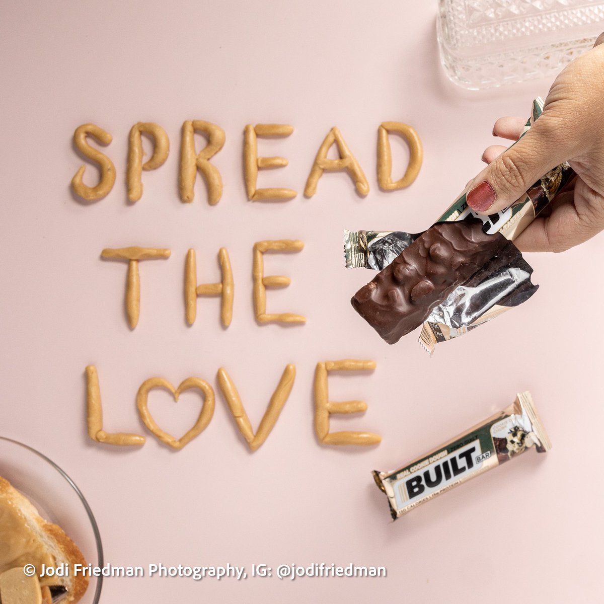 BuiltPromos's tweet photo. Cookie dough chunk is my favorite Built Bar. 

I love to eat it so many ways: with iced coffee &amp; a scoop of cookie dough, mixed in my morning oatmeal, and with cookie dough pizza.

❤️⭐️🍪 But the best way is with friends. SPREAD THE LOVE!
#CDCMyWays #builtbar #imbuilt @bar_built https://t.co/dvhB3OKSC5
