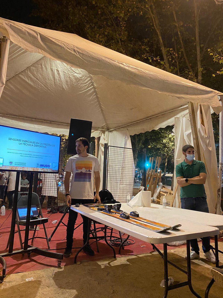 SkiingLab_iMUDS's tweet photo. Anoche estuvimos en la #NocheDeLosInvestigadores explicando el uso de sensores inerciales para evaluar el rendimiento de los esquiadores. 
@HumanLab_iMUDS @Fac_Deporte_UGR @CanalUGR https://t.co/NA8wnP8AN1