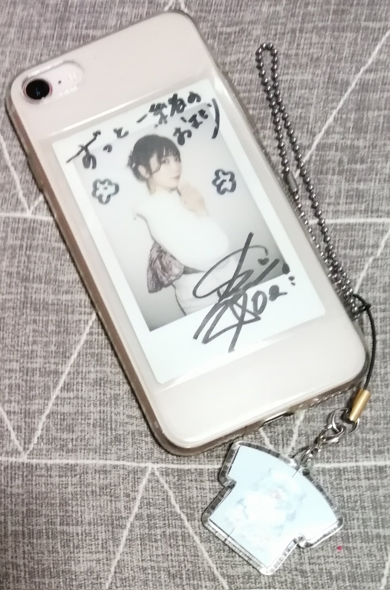 ねおっち のあちゃんナード マスクなしチェキの一枚はスマホに挟むために ニックネーム書かないでもらいました の じゃあ 何書く ね サインと何か一言 の 一言 うーん 困らせてごめんやけど さすがプロでした 白瀬乃愛