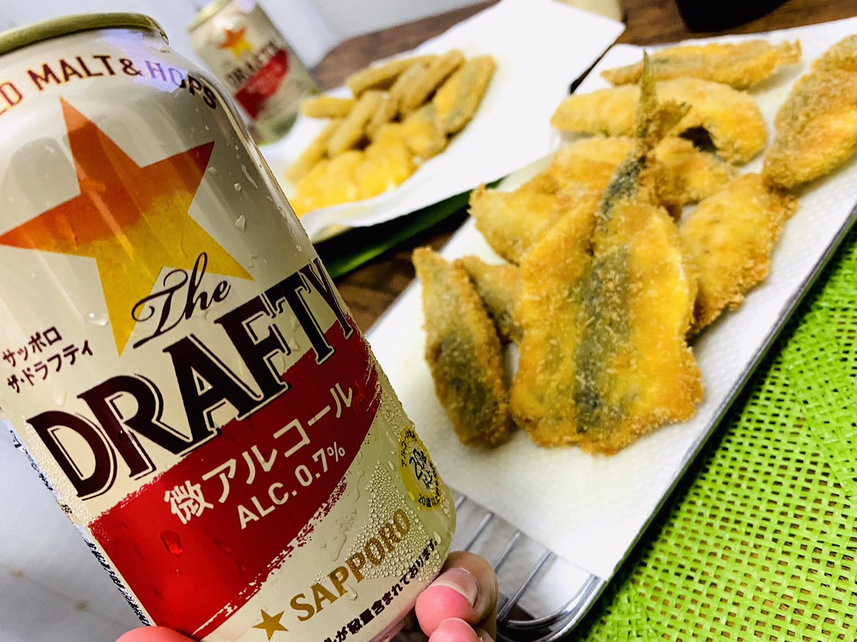 サッポロビール Sapporobeer 今晩のおつまみは小あじのフライです お昼もビールを飲んでいたので 晩酌するか迷いましたが 微アルコール の Thedrafty なら楽しめそうです アジフライのお味はいかに 乾杯っ 微アルコールあるある