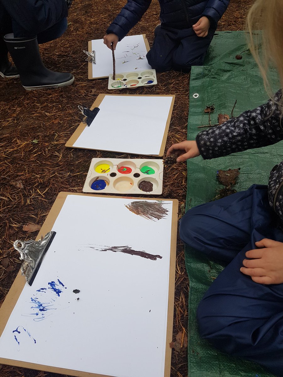 Students explored different methods of creating art in the forest. They were excited to search for natural tools to create their artwork.