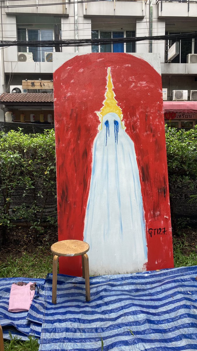 Art4democracyT's tweet photo. ผลงานจาก GT127 (ig : GT127) วันนี้ที่นิทรรศการศิลปะนานาพันธุ์ สวนครูองุ่น ทองหล่อ ซอยสาม #ศิลปะนานาพันธุ์ #ปีศาจแห่งการเวลา #6ตุลาเราไม่ลืม https://t.co/ngzyaFtWEF