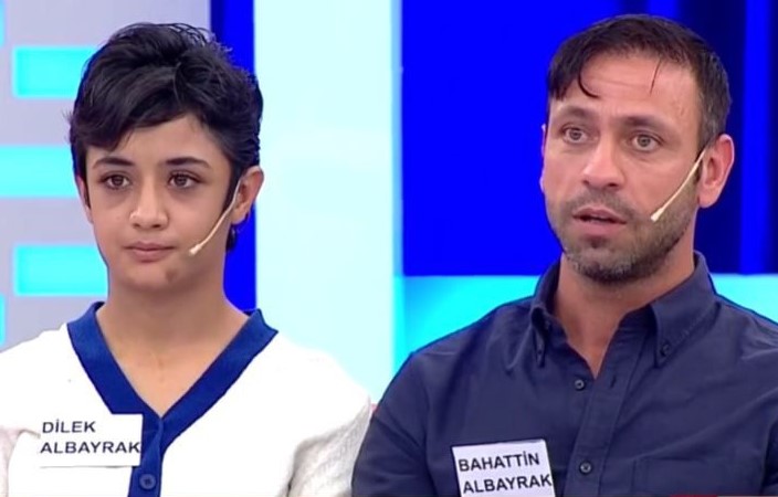 solcugazete's tweet photo. Dilek Albayrak...

Dilek, ailesi tarafından yıllarca istismar edilmiş 17 yaşında bir çocuk...

Ailesi Dilek'i 12 yaşından itibaren, "inşaat malzemesi" için, "1 kilo balık" için, "1 kilo patates" için başka erkeklere satmış...

Dilek: "Bunu her eşya alındığında yaptılar" https://t.co/1LETIUSKbQ