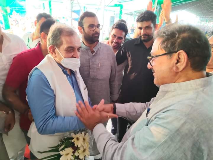 OfficialINLD's tweet photo. वरिष्ठ नेता चौधरी बीरेंद्र सिंह ने जननायक चौधरी देवीलाल जी के सम्मान दिवस समारोह में पहुंचकर श्रद्धासुमन अर्पित किए। https://t.co/s27GDPDYwz