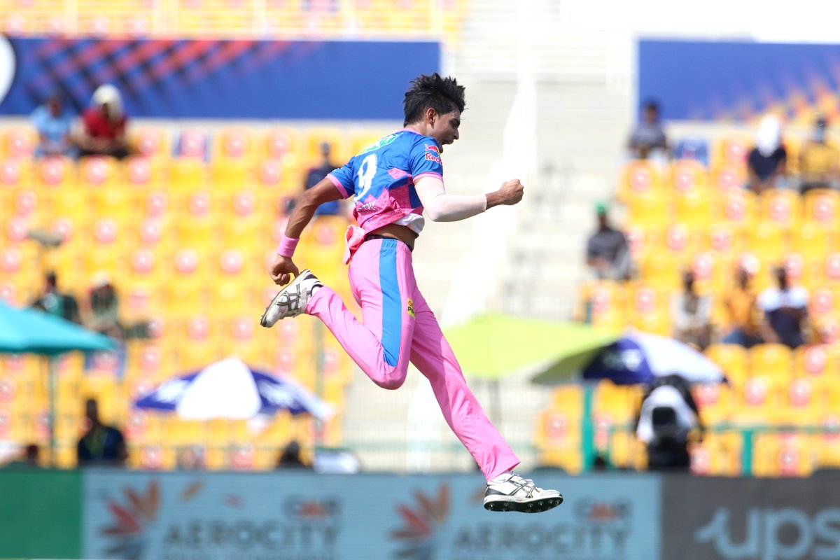 IPL's tweet photo. Flying High! ⚡️

@tyagiktk strikes on his first ball of the match to dismiss Shikhar Dhawan. 👏 👏 #VIVOIPL #DCvRR @rajasthanroyals 

Follow the match 👉 https://t.co/SKdByWvPFO https://t.co/PckKv0YMvq