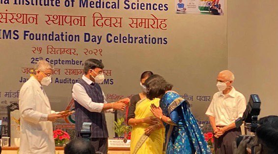 aparna96's tweet photo. Honoured and Privileged to receive the Geeta Mittal Medal and Book Prize for Clinical Research from the Respected Health Minister at AIIMS foundation day celebrations. Indebted and grateful to my revered teachers, my supportive family and inspirational cancer patients! https://t.co/7ZEOkMFy5v
