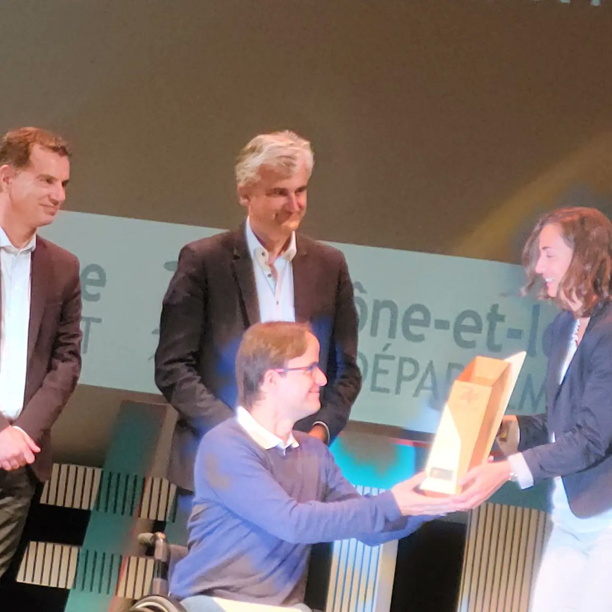 CedricFevre's tweet photo. Soirée des Trophées des Sports organisée par le Département de @saoneetloire à l' @EspaceDesArtsSN de @Chalon_officiel , parrainée par @LLuyat et la vice championne paralympique de judo à Tokyo Sandrine Martinet. Bravo aux associations du 71. #teamcebfc #fftir https://t.co/XtmD6hdL5w
