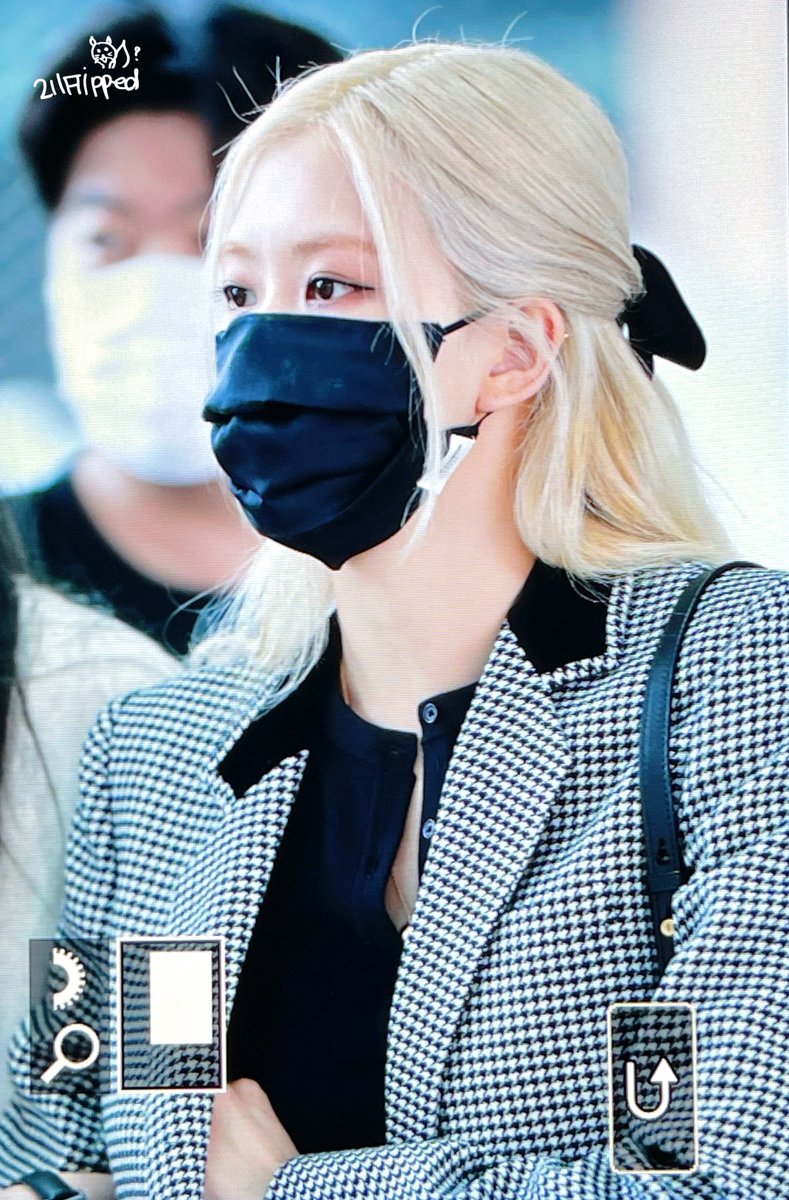 211Flipped's tweet photo. 210917 인천출국 

멋진 챙이💙

•• — — —
• — — — —
• — — — —

#로제 #ROSÉ 
#BLACKPINK #블랙핑크 https://t.co/94PyrqrmSh