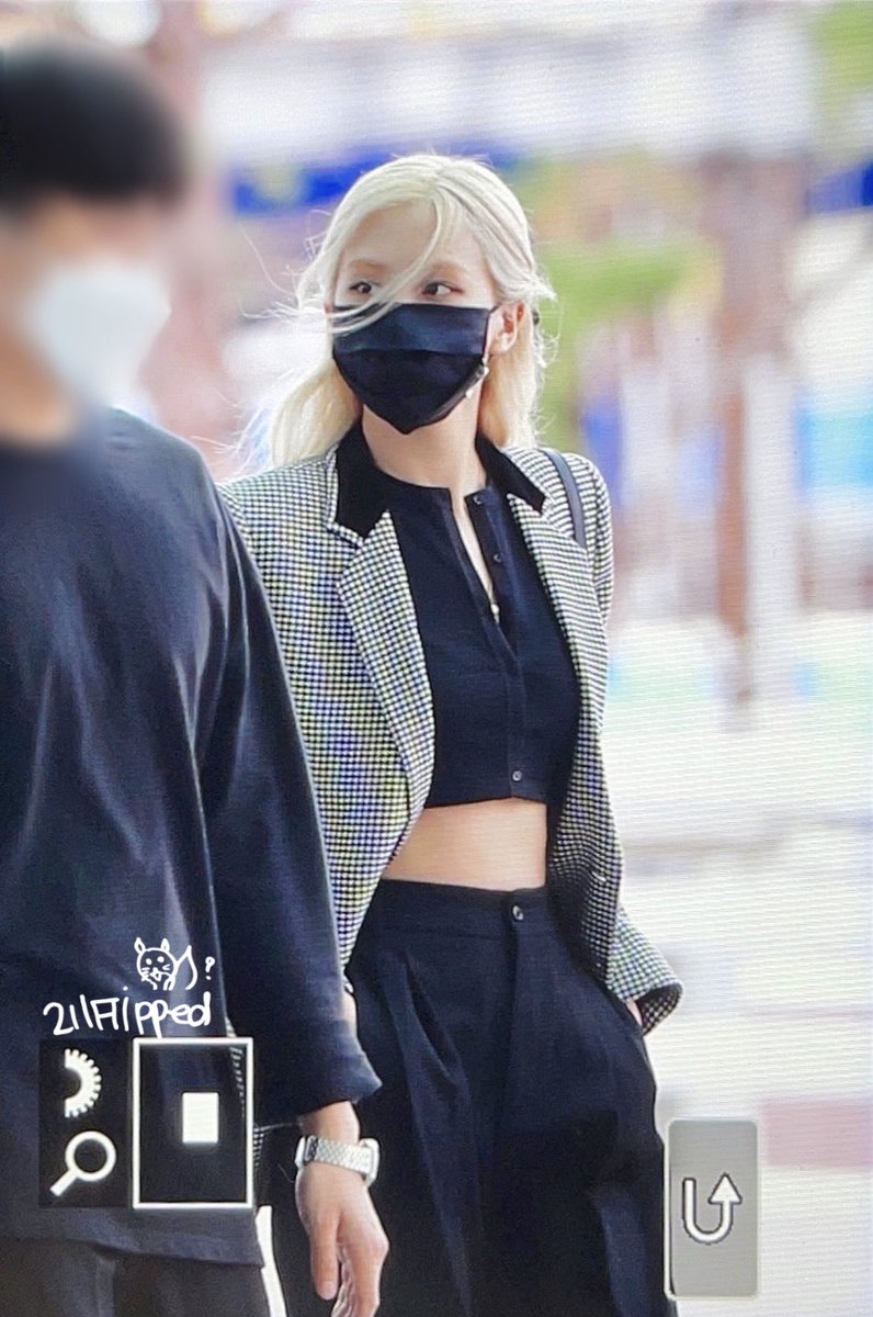 211Flipped's tweet photo. 210917 인천출국 

멋진 챙이💙

•• — — —
• — — — —
• — — — —

#로제 #ROSÉ 
#BLACKPINK #블랙핑크 https://t.co/94PyrqrmSh