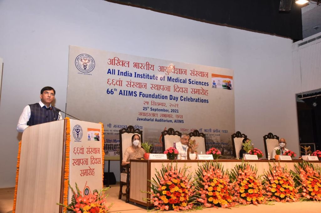 दिल्ली एम्स के डॉक्टरों के बड़े पैमाने पर तबादले के संबंध में केन्द्रीय स्वास्थ्य मंत्री को उद्धृत करने वाली मीडिया में आई खबरें गलत और भ्रामक