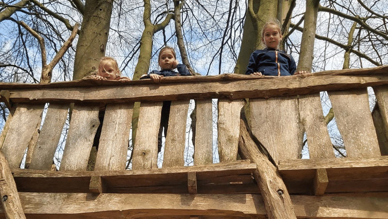 Er op uit met de kids, wie vind dat nou niet leuk? Dat dat niet altijd duur hoeft te zijn of überhaupt geld hoeft te kosten is een mooie bijkomstigheid. ⁠
girlslabel.com/avonturenbos-s…