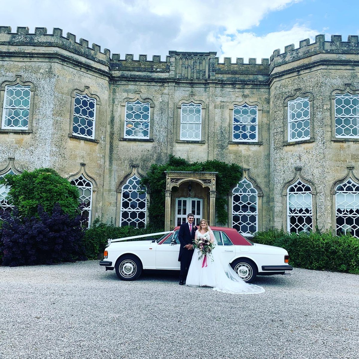 AutoCouture_Ltd's tweet photo. #cars #weddingdress #wedding #classiccars https://t.co/qilHrLwVLR