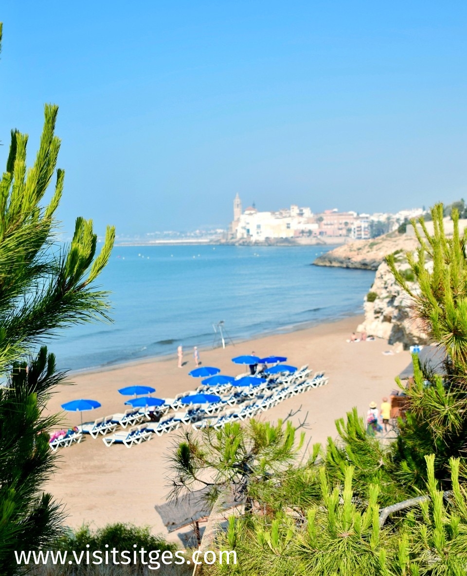 🌞    Bon dia #Sitges !⁠
⁠
Última cap de setmana per gaudir del xiringuito Balmins! 
Passa a acomiadar-te de l'equip de Balmins que tan agradables han fet els nostres dies a la platja! Us trobarem a faltar amics!

Let's Visit Sitges!
⁠
⁠
#visitsitges