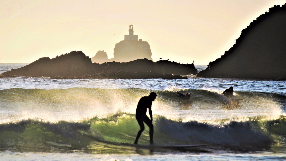 New Waves, New Ways 
#photography #PhotoOfTheDay #photographer #oregon #oregoncoast #pnw #pacificnorthwest #cannonbeach #ecolastatepark