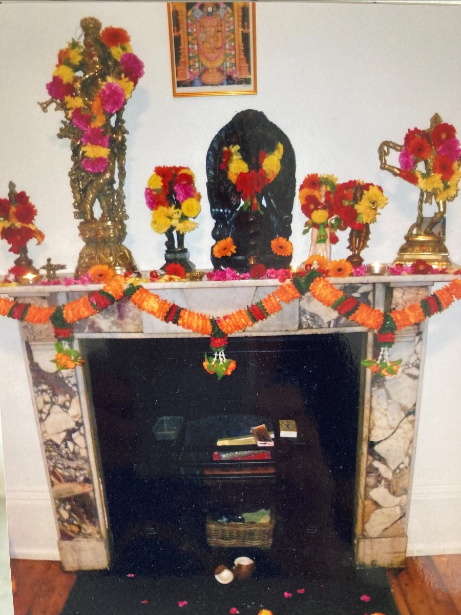 October Yoga News - live and online classes with Richard and Kirsten mailchi.mp/d4aa1a538031/o…
