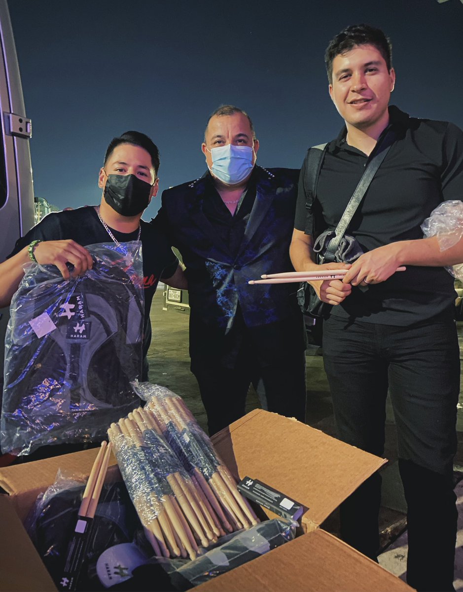 fhernandodrums1's tweet photo. Compartiendo escenario con estos grandes amigos y maestros bateristas De la onda Grupera Rykardo Ruddy Gomezga (Liberacion) Reynaldo Flores Jr (Toppaz)
La Mejor marca de Baquetas @HARAMDRUMS
Presente en la Onda Grupera!!! 🥢
#Haram #HARAMFAM #Drummers #Drums #Cumbia #Gruperos https://t.co/48owwg0m2v