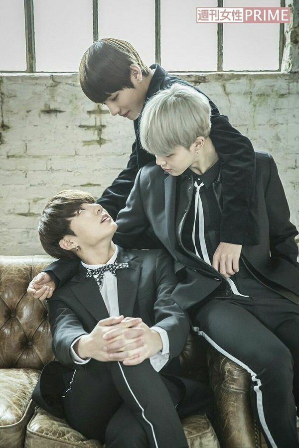 glitterandgilt's tweet photo. This genre of vminkook pics is superior don't @ me https://t.co/PDSvwMrT2K