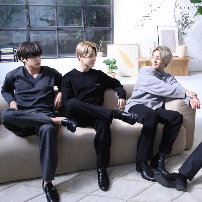 glitterandgilt's tweet photo. This genre of vminkook pics is superior don't @ me https://t.co/PDSvwMrT2K