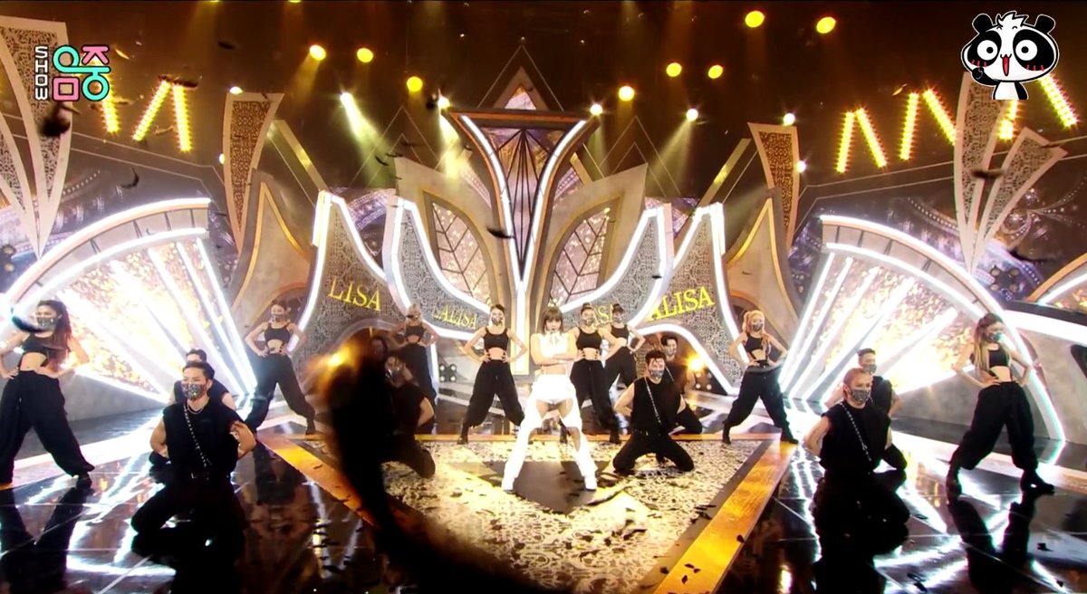 LISANATIONS_'s tweet photo. We are so proud of you Lisa ✨ https://t.co/t7Duv3IY2l