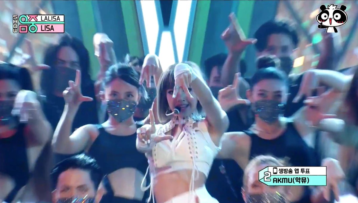 LISANATIONS_'s tweet photo. We are so proud of you Lisa ✨ https://t.co/t7Duv3IY2l